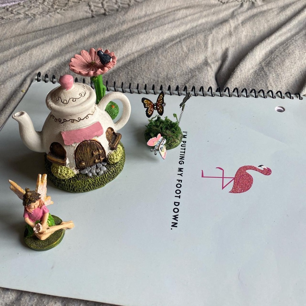 4pc Adorable HomeDecor Pieces